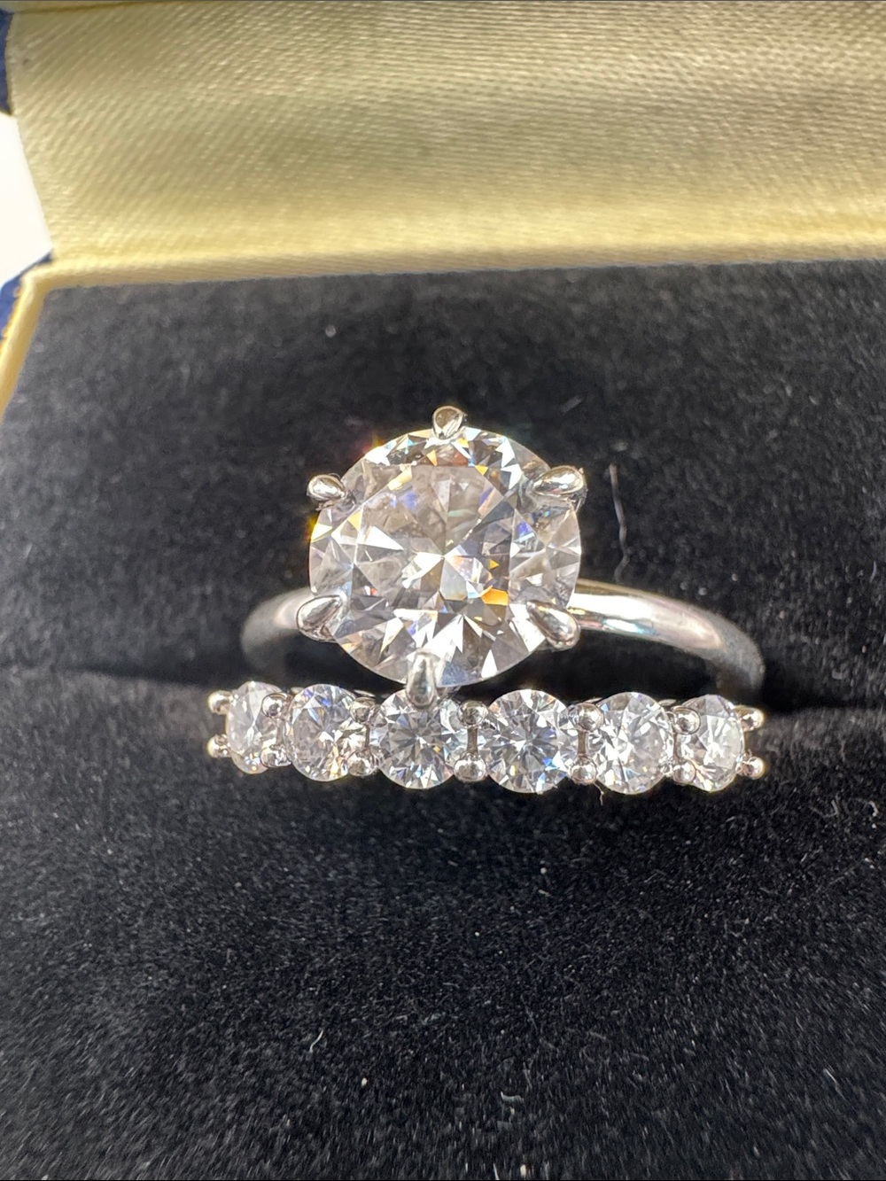 2 carat Round Moissanite engagement ring and wedding band set size 8.5 - Picture 3 of 10